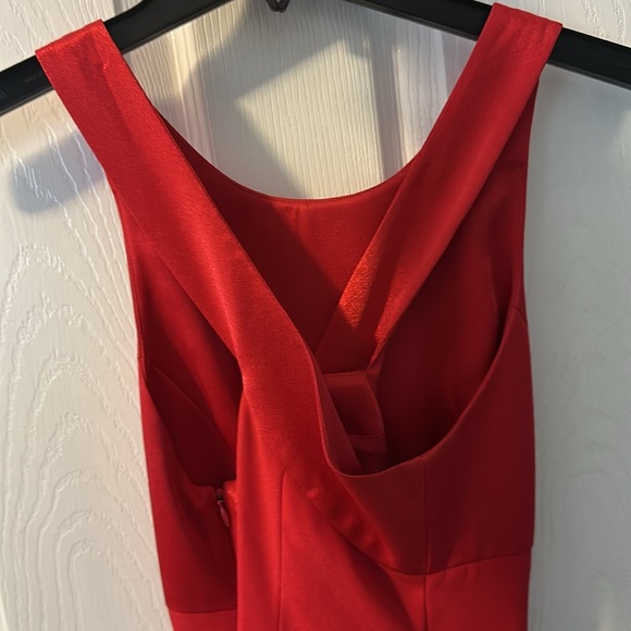 Red dress - Picture 3 of 4